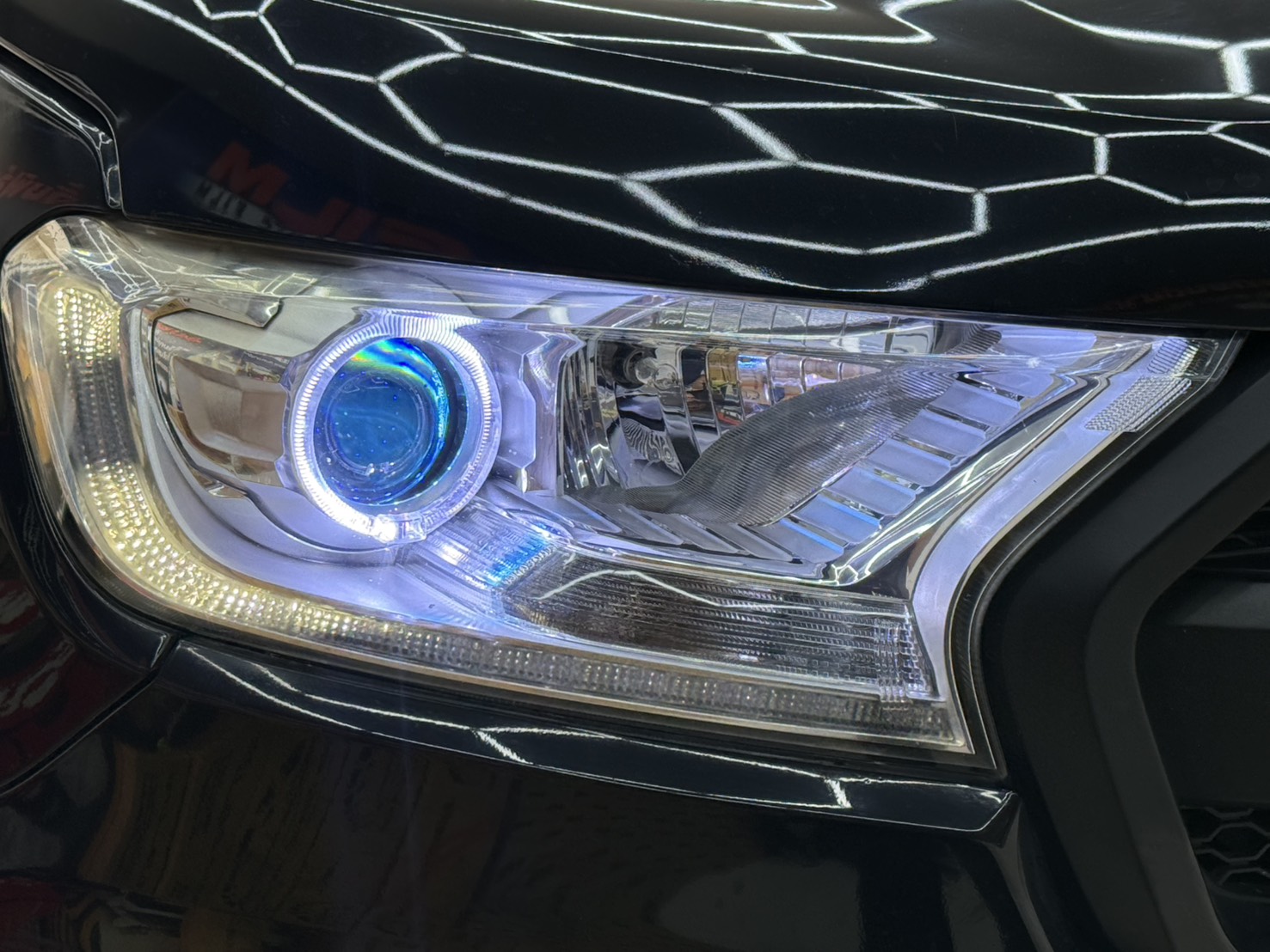 ไฟโปรเจคเตอร์รถยนต์ LED