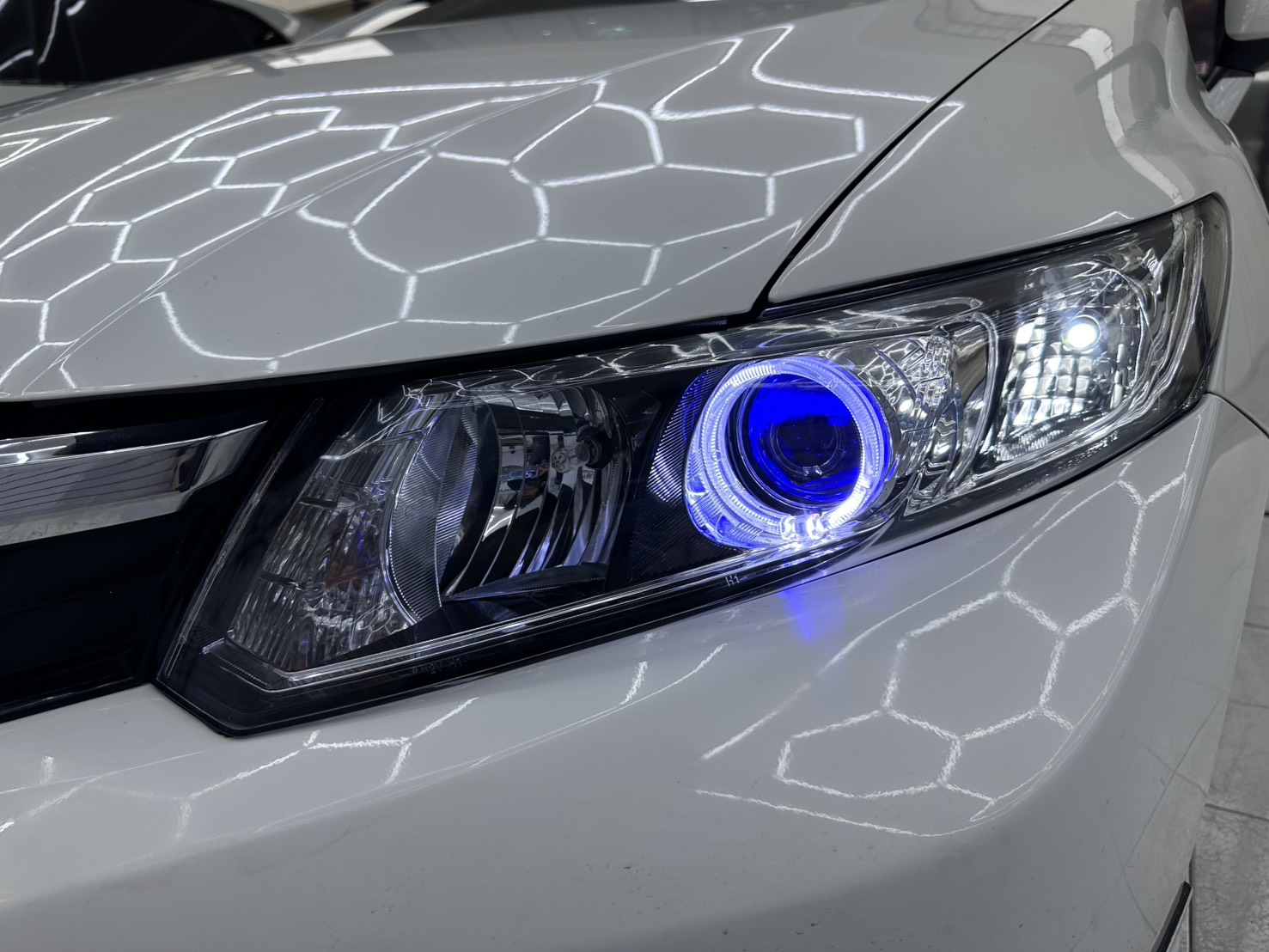ไฟโปรเจคเตอร์รถยนต์ LED